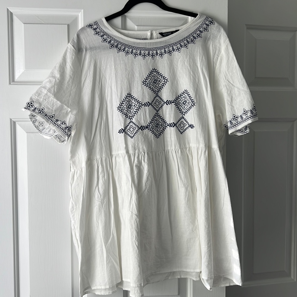White and navy detailed blouse